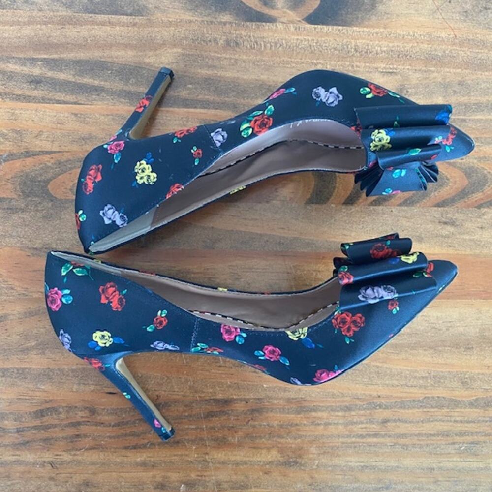 Betsey Johnson Bret Rose Print Stiletto Satin Heels Rockabilly Retro - Size 7 - Picture 4 of 9